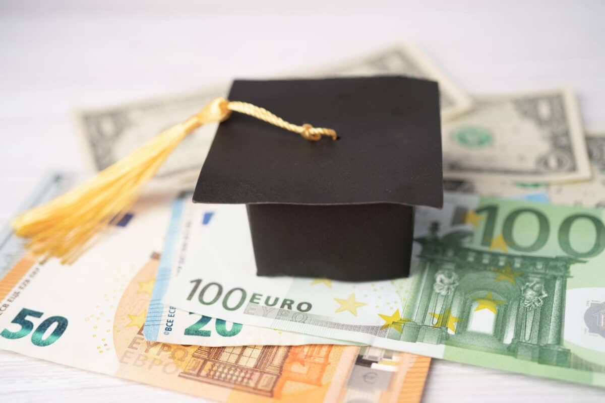 Grad Bihać stipendira studente: 50 stipendija po 2000 KM