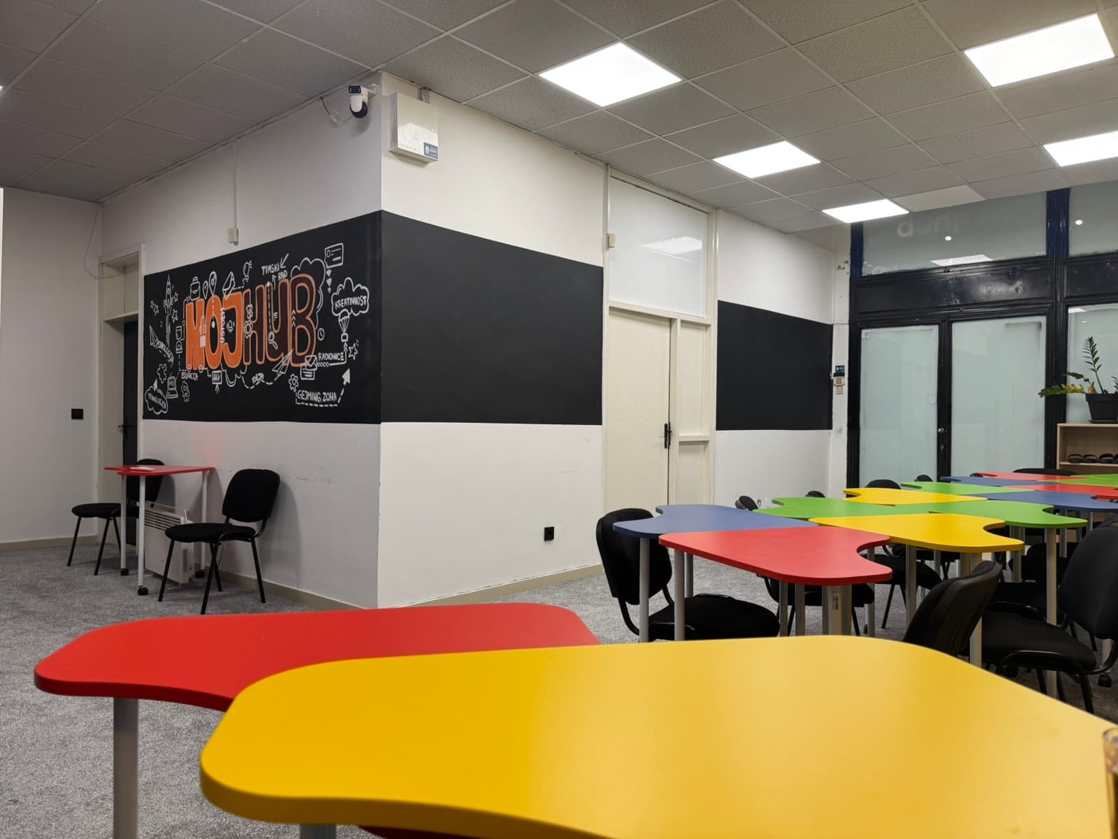 MojHub: mjesto gdje mladi uče, povezuju se i pokreću promjene – i offline i online