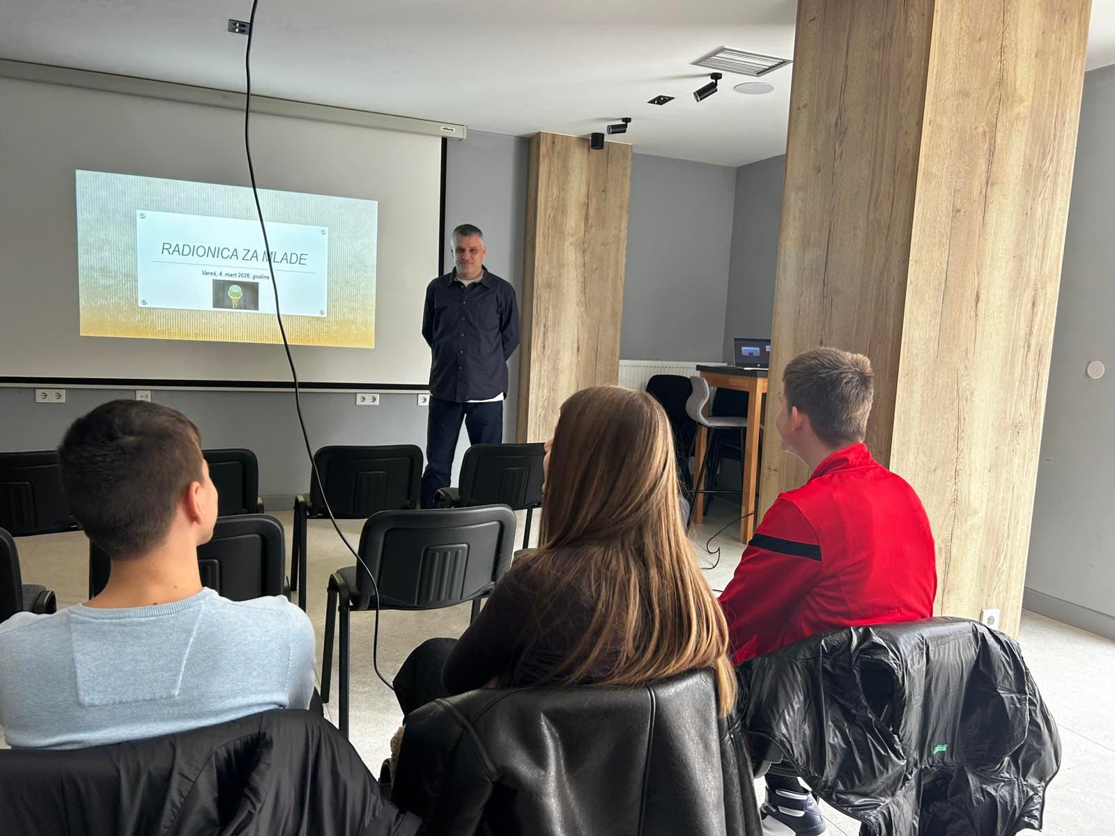 Mladi iz Vareša učili tajne podcasta i javnog nastupa